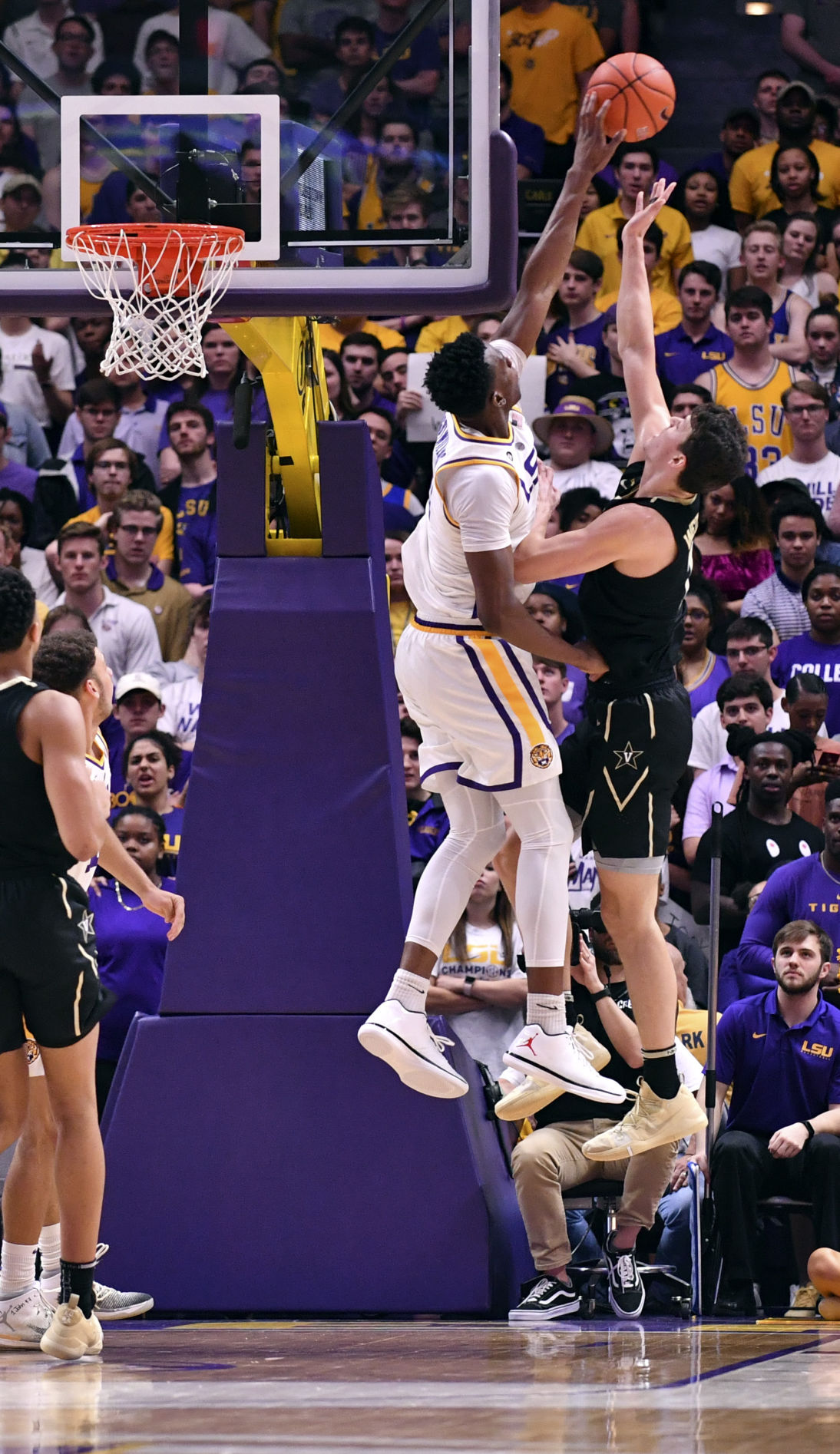 lsuvanderbiltbasketball.031019 HS 1555.JPG